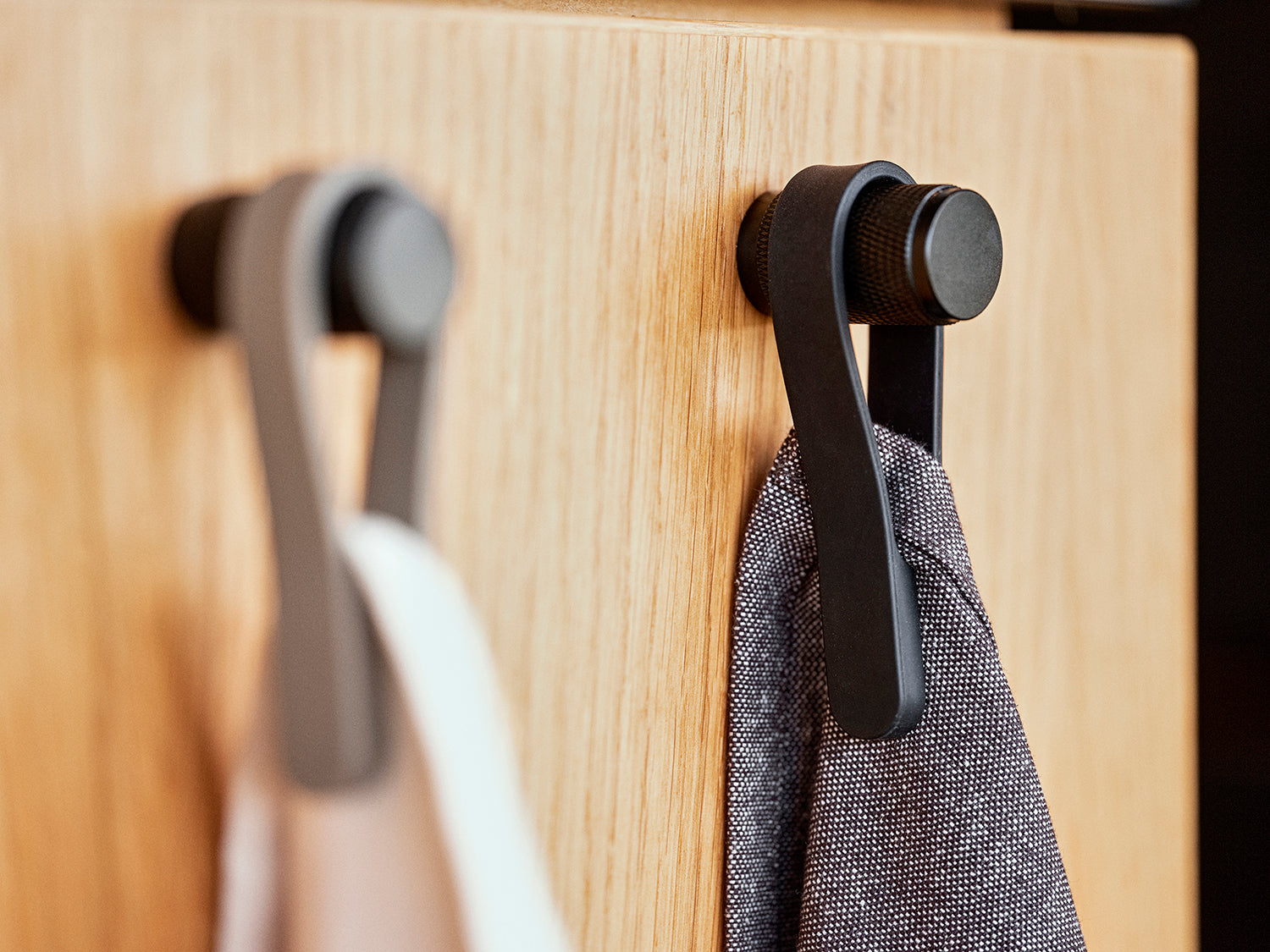 Set de 2 sangles magnétiques pour serviette LOOP MAGNET en silicone Gris Zone Denmark - Mathon - 7