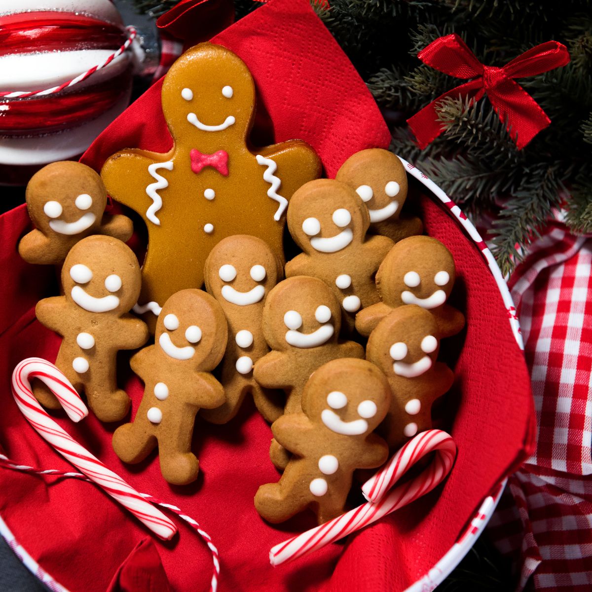 Plaque de four extensible de 36,5 à 52 x 33 cm et 7 emporte-pièces de Noël en inox Zenker Noël Zenker - Mathon - 2