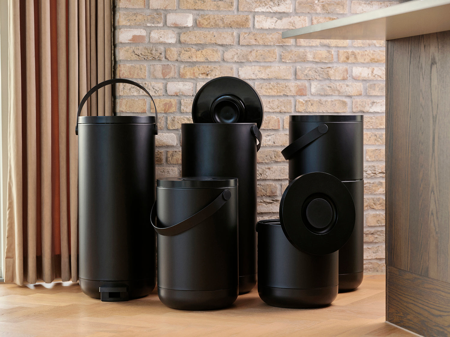 Poubelle CIRCULAR en abs et métal Noir Zone Denmark - Mathon - 7