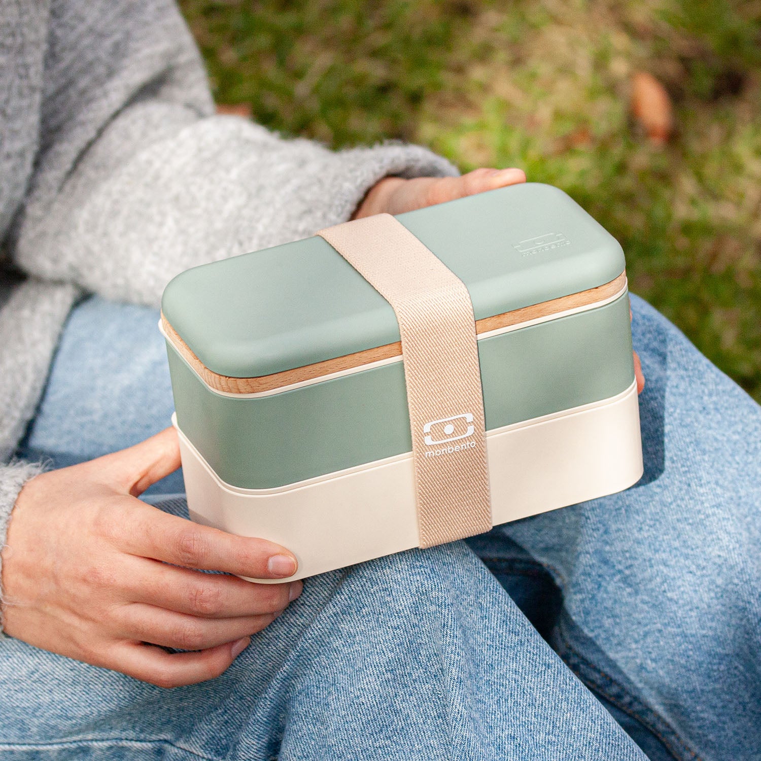 Set lunch box 2 compartiments Made in France 1L Vert Natural + Planche à découper en bois Monbento - Mathon - 7