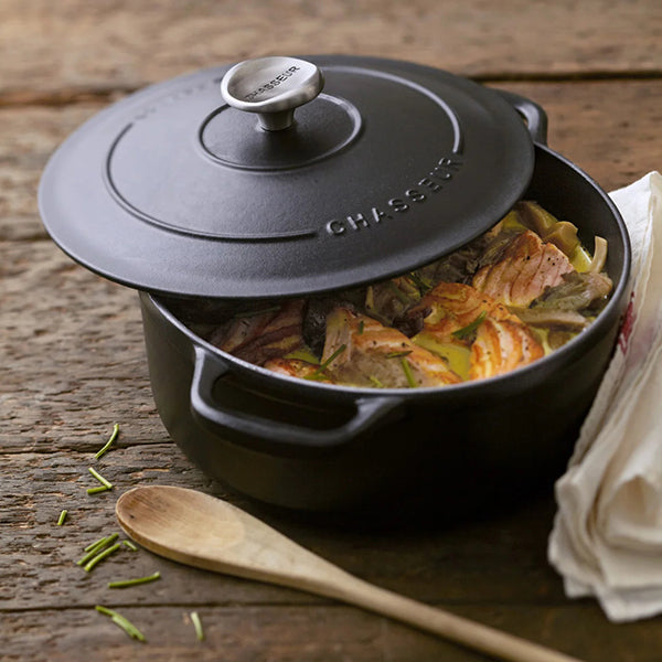Cocotte ronde en fonte émaillée 24 cm noir mat Chasseur - Mathon - 2