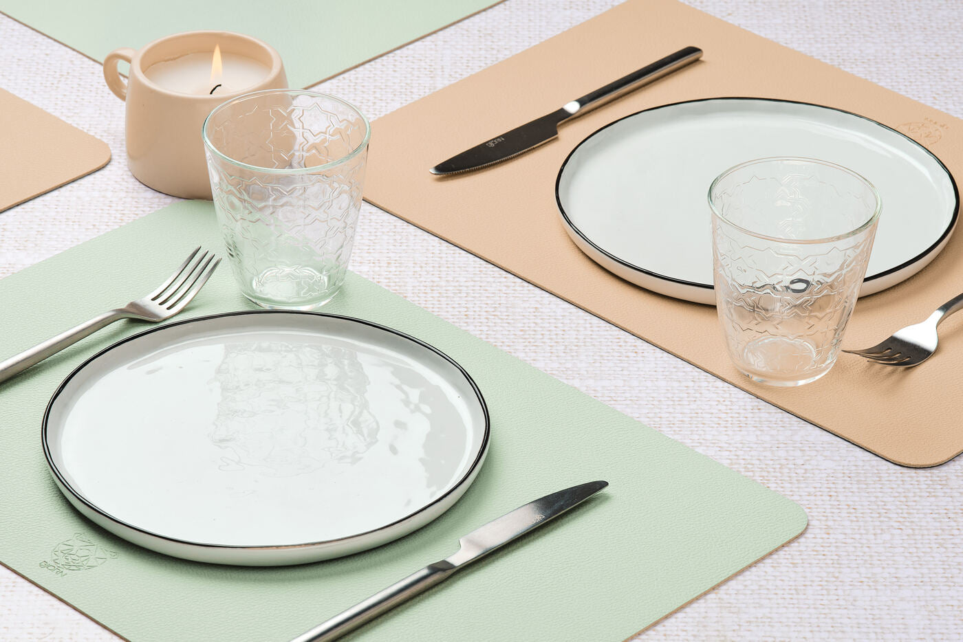 Set de table rectangulaire réversible - 6 pièces - Cuir recyclé rose pâle et vert pâle Björn - Mathon - 2