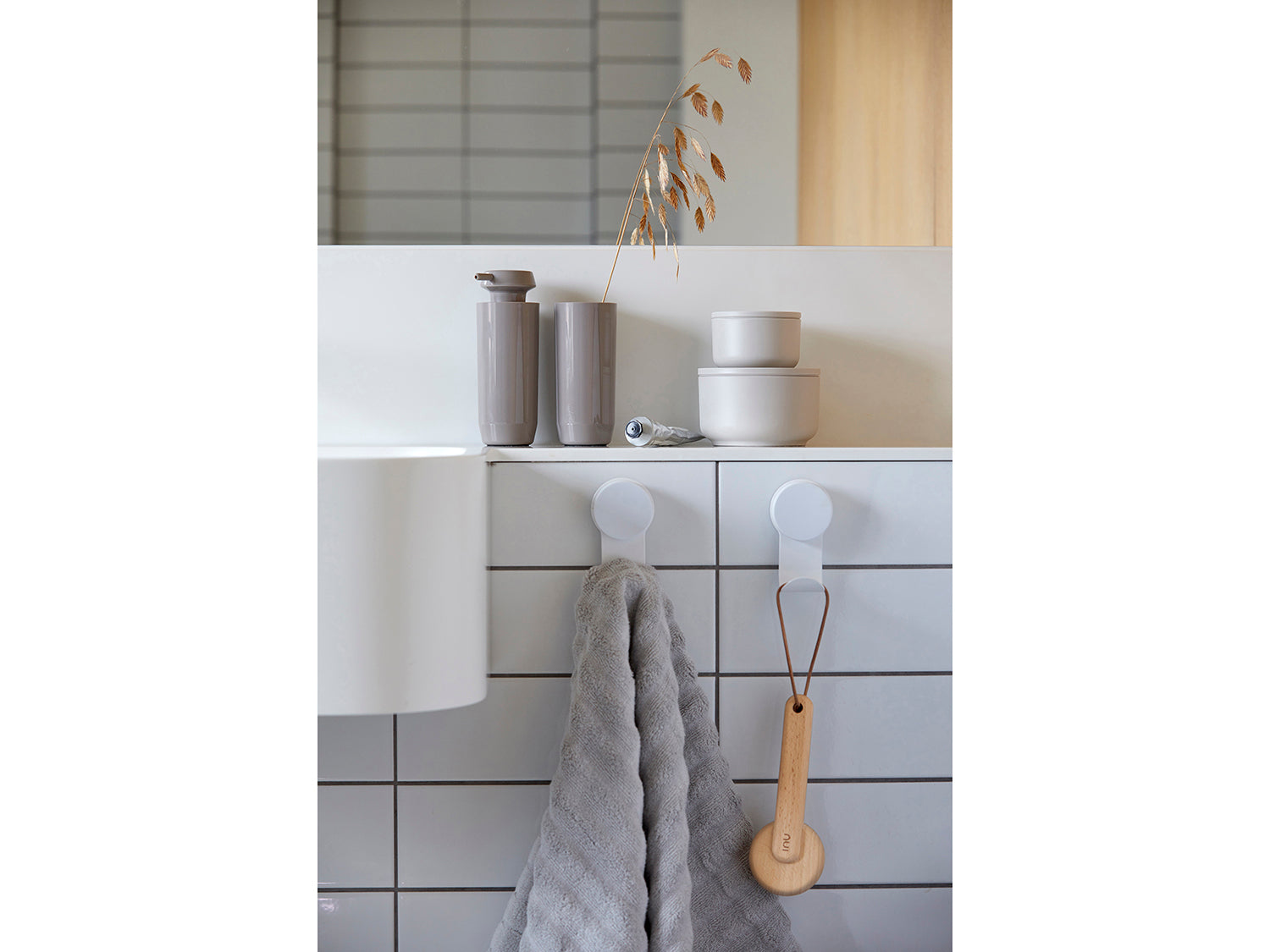 Gobelet pour brosse à dents SUII en thermoplastique acrylique Taupe Zone Denmark - Mathon - 3