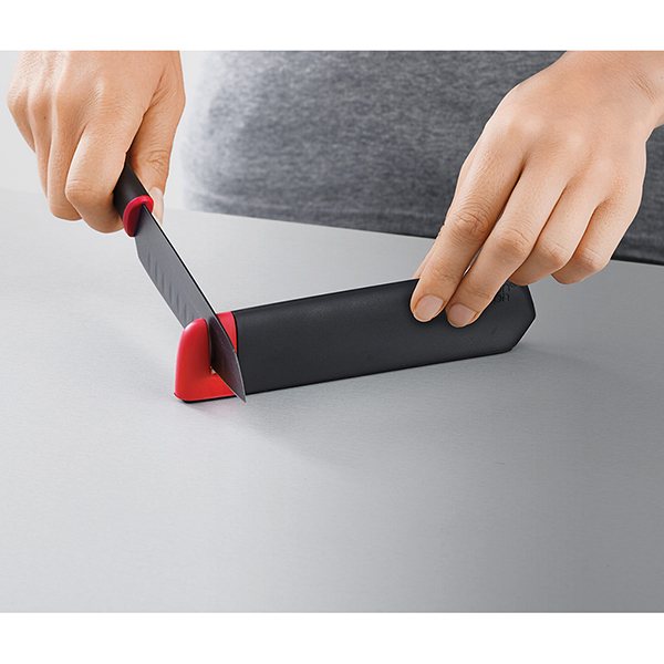 Set de 2 couteaux Chef et Office et fourreaux aiguiseurs céramique Joseph Joseph - Mathon - 2