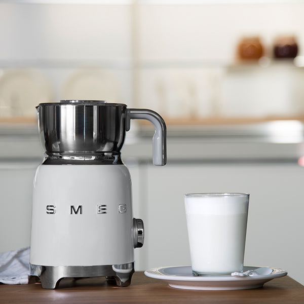 Chocolatière et mousseur de lait 500 W MFF11WHEU blanc Smeg - Mathon - 4