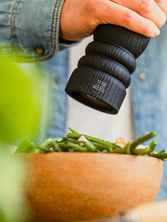 Paris Nature Black Moulin à poivre manuel en bois upcyclé et son poivre Fair Trade, noir, 30 cm - 12in Peugeot - Mathon - 5