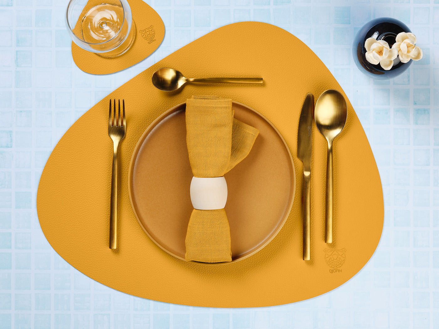 Sous-verre curve réversible - 6 pièces - Cuir recyclé jaune moutarde et vert sapin Björn - Mathon - 5