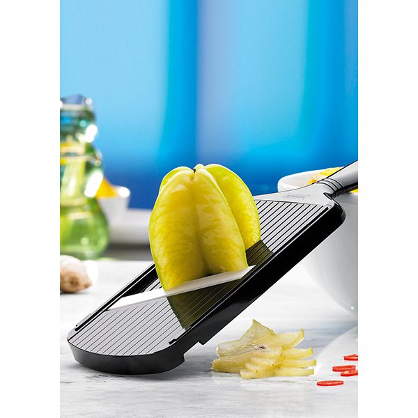 Mandoline réglable avec protège doigts noir Kyocera - Mathon - 5