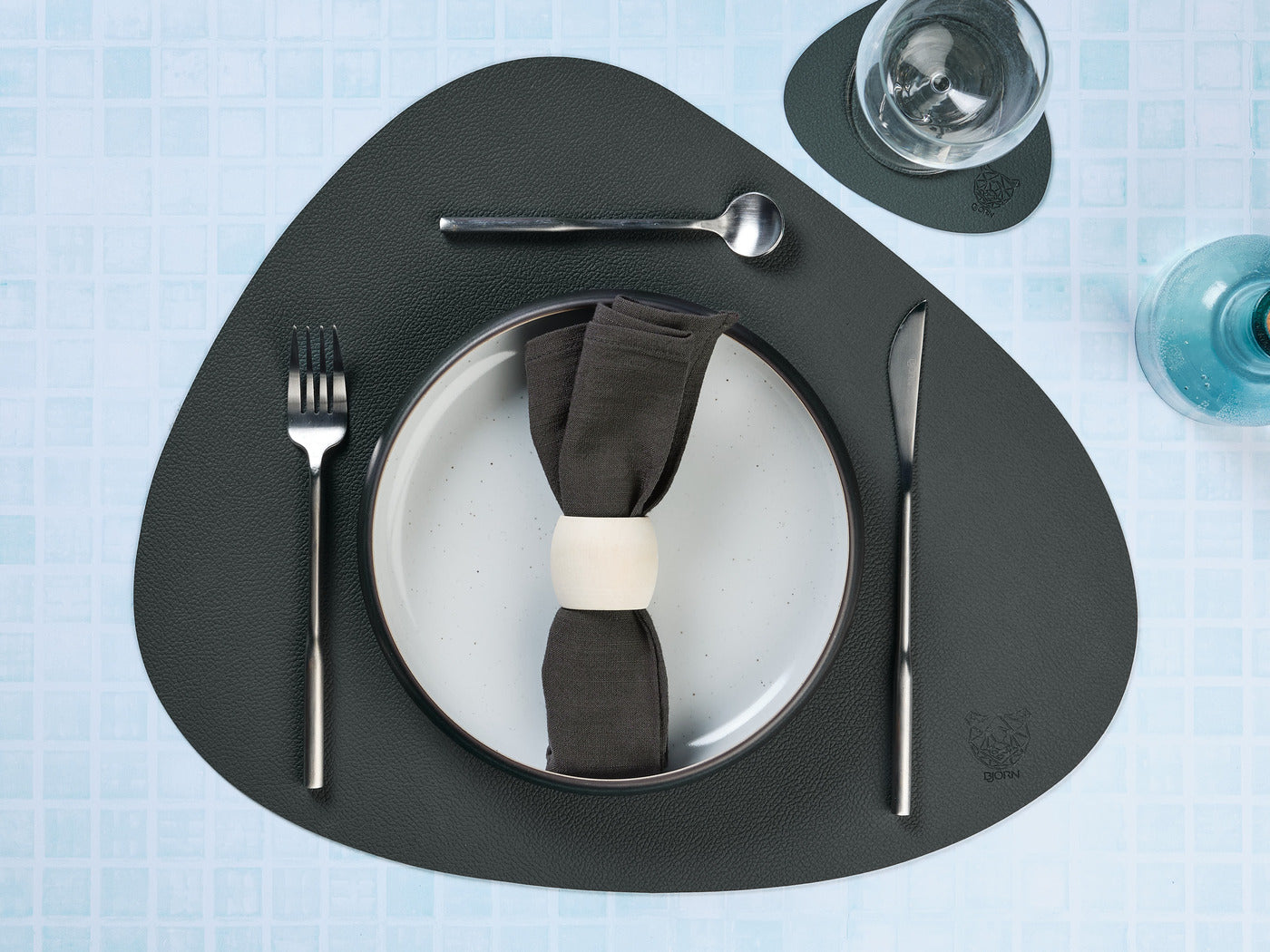 Set de table curve réversible - 6 pièces - Cuir recyclé bleu nuit et gris anthracite Björn - Mathon - 5