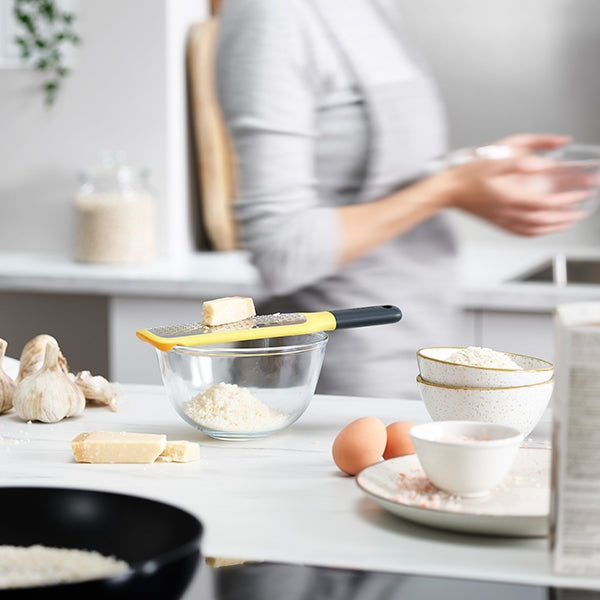 Râpe GripGrater à lame épaisse en inox jaune Joseph Joseph - Mathon - 6