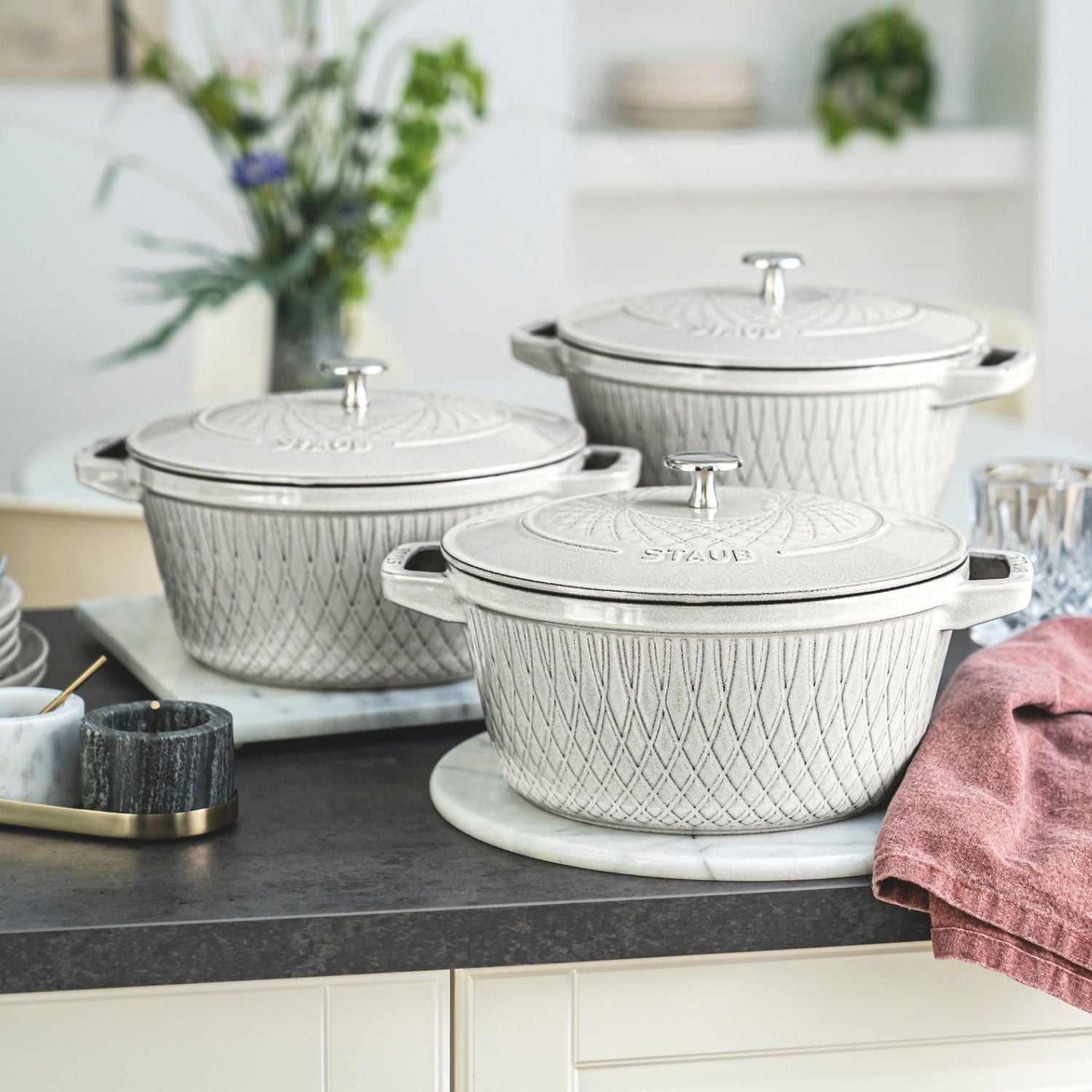 Cocotte twister 20 cm, Rond(e), Truffe blanche, Fonte Staub - Mathon - 3