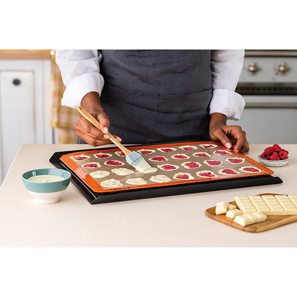 Plaque de 28 empreintes mini-cœurs Silpat - Mathon - 4