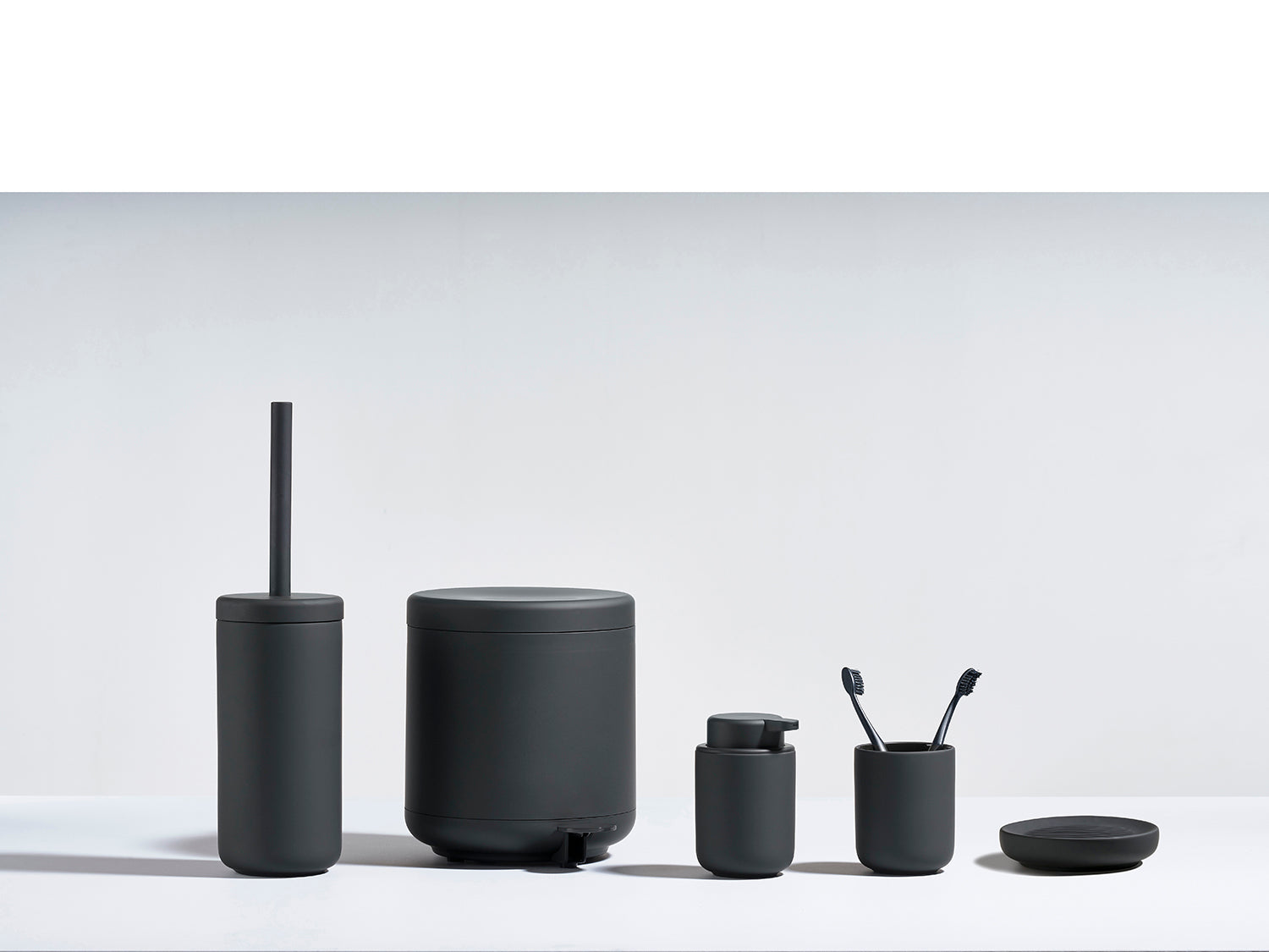 Poubelle à pédale UME en abs Noir Zone Denmark - Mathon - 10