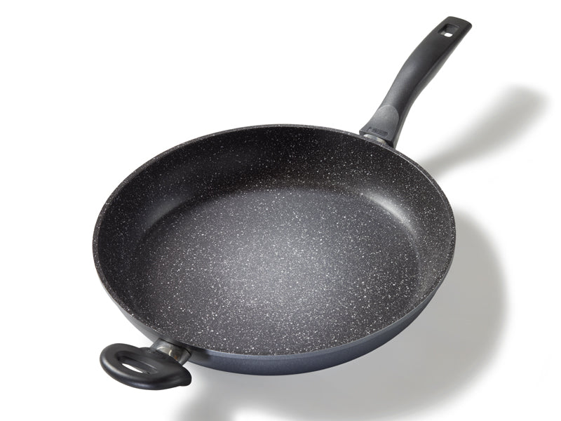 Poêle XXL 32 cm, avec revêtement antiadhésif avec de vraies particules de pierre Stoneline - Mathon - 1