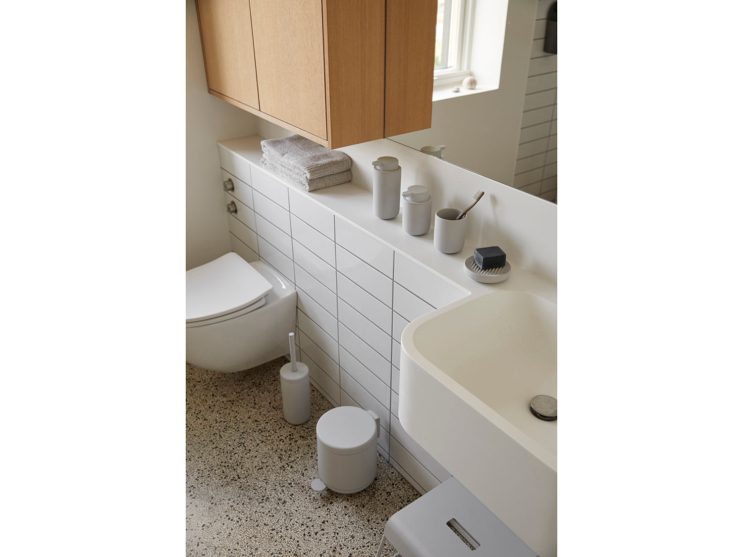 Distributeur de savon UME en grès et abs Gris clair Zone Denmark - Mathon - 8