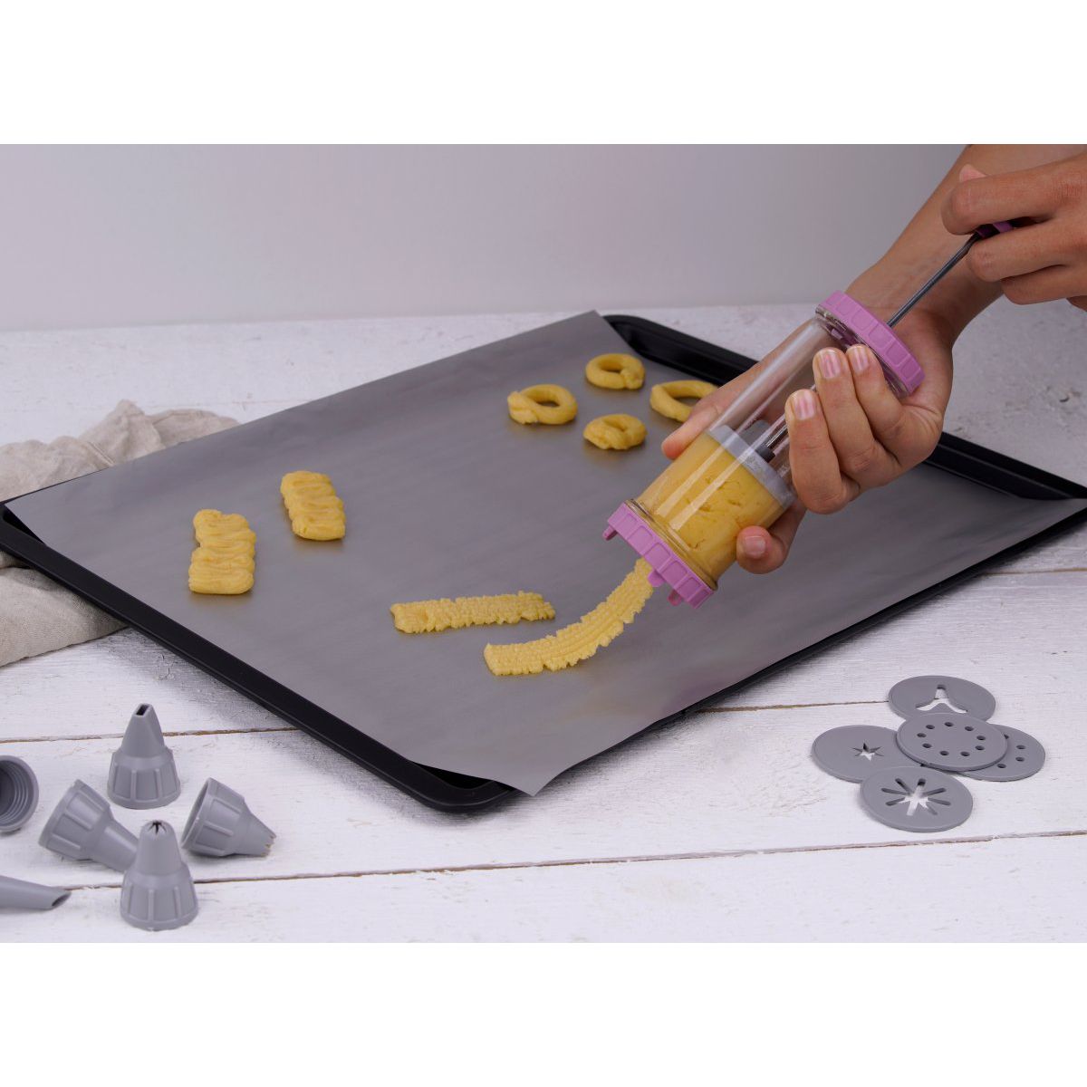 Seringue de pâtisserie et 6 embouts et 6 disques à motifs Zenker Sweet Sensation Zenker - Mathon - 2