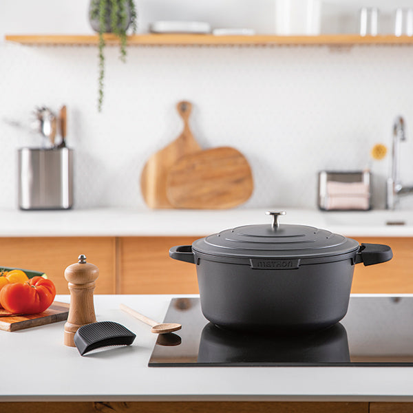 Lot grande cocotte légère ovale en fonte d