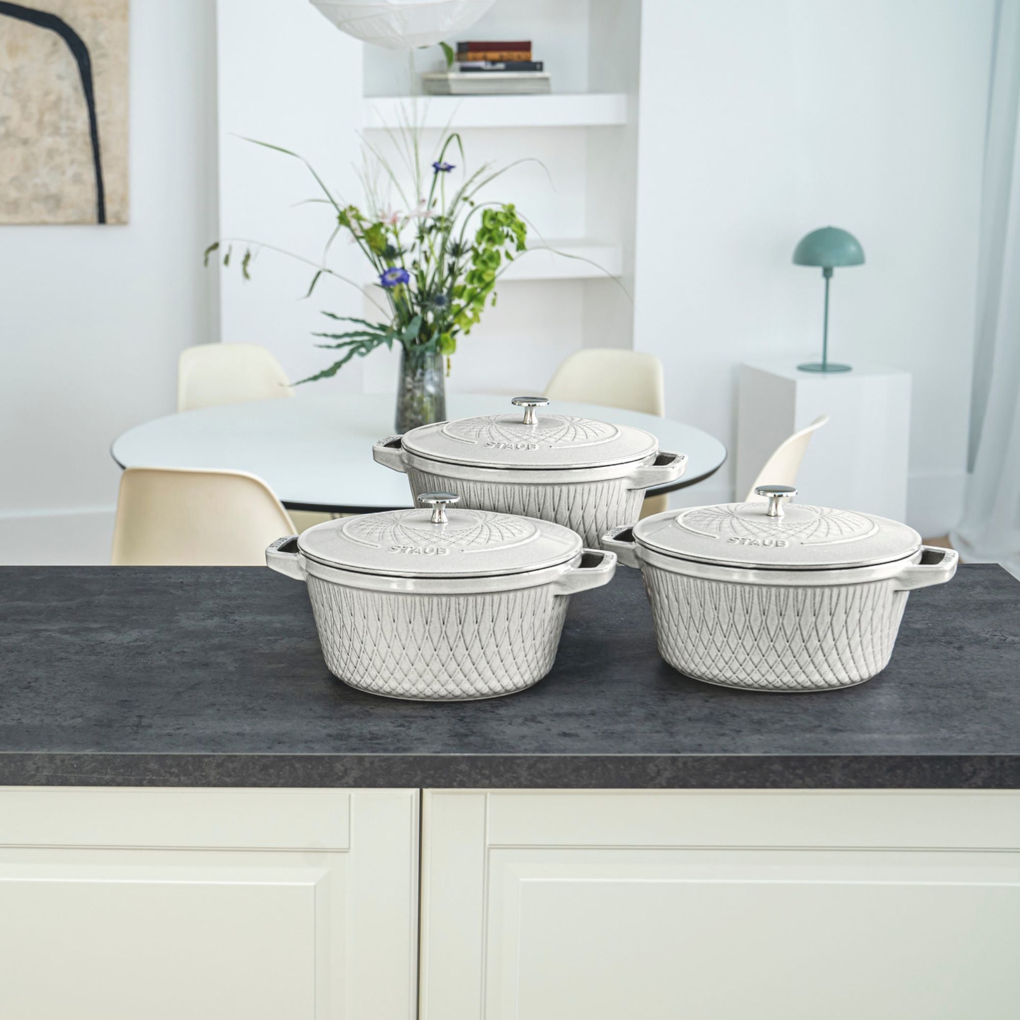 Cocotte twister 24 cm, Rond(e), Truffe blanche, Fonte Staub - Mathon - 2