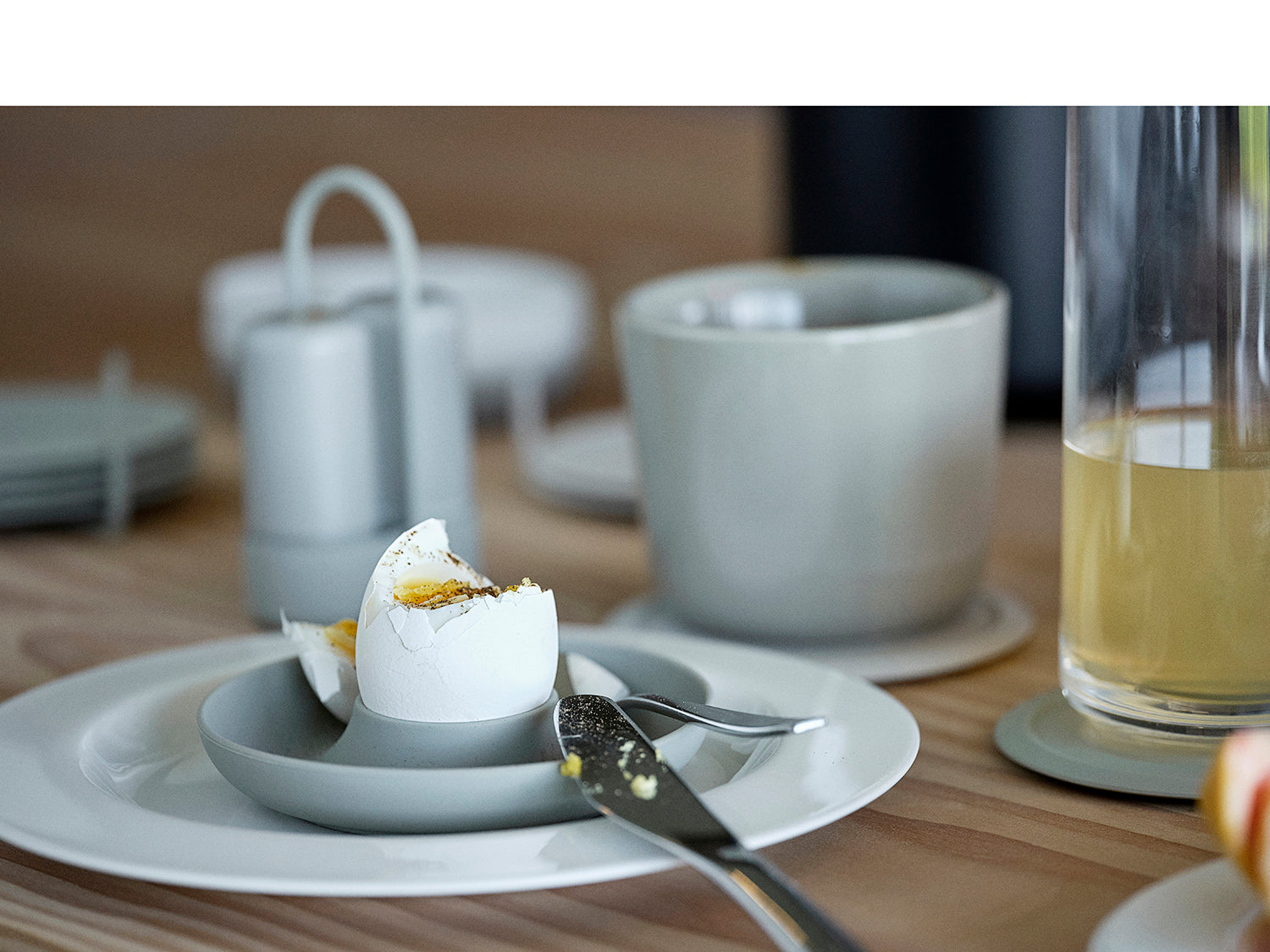 Set de 4 coquetiers avec support SINGLES en silicone Noir Zone Denmark - Mathon - 7