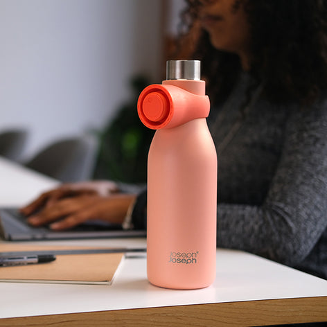 Bouteille isotherme isolée sous vide Loop 500 ml Corail mat Joseph Joseph - Mathon - 1