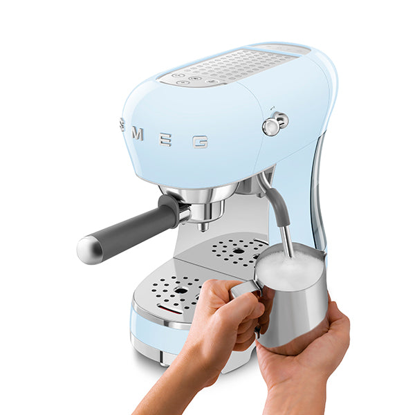Machine à café expresso 1 L 1350 W ECF02PBEU bleu azur Smeg - Mathon - 4