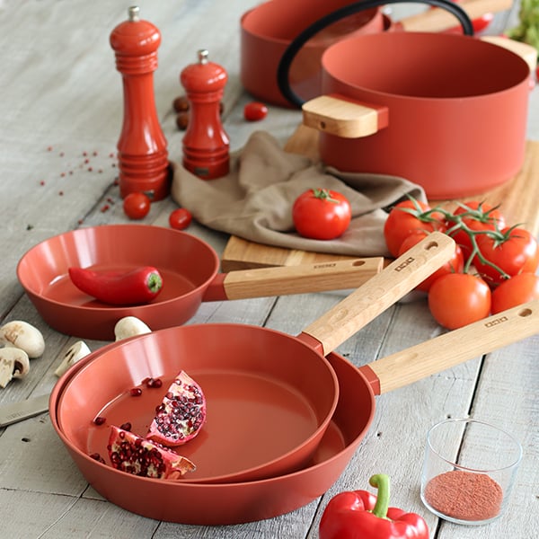 Poêle Ector induction aluminium revêtu manche en bois 28 cm rouge Ogo - Mathon - 5