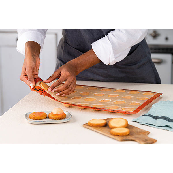 Plaque de 28 empreintes mini-cœurs Silpat - Mathon - 5