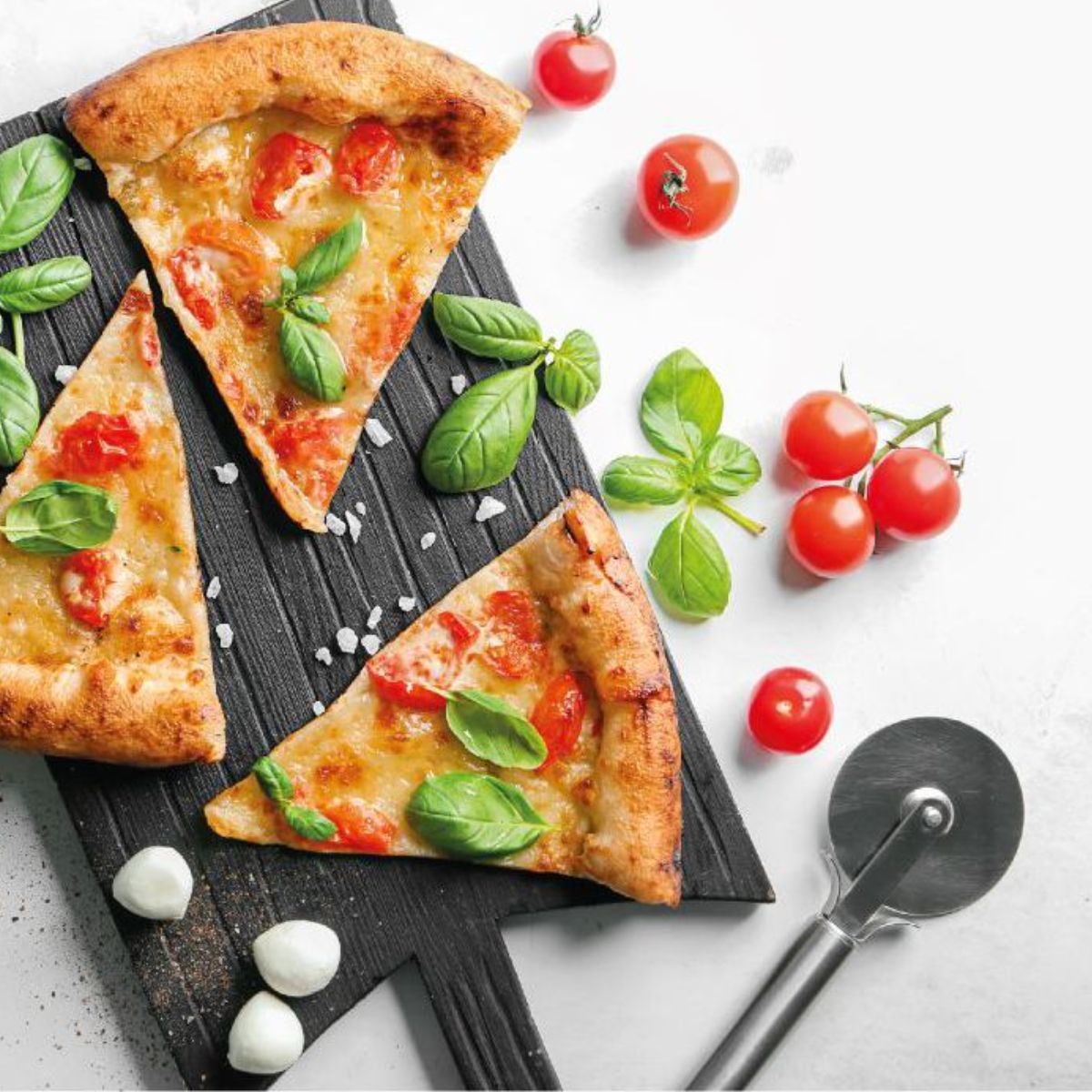 Ensemble pour pizza avec une plaque de cuisson four, 4 planches à pizza rondes et une roulette à pizza Zenker - Mathon - 4