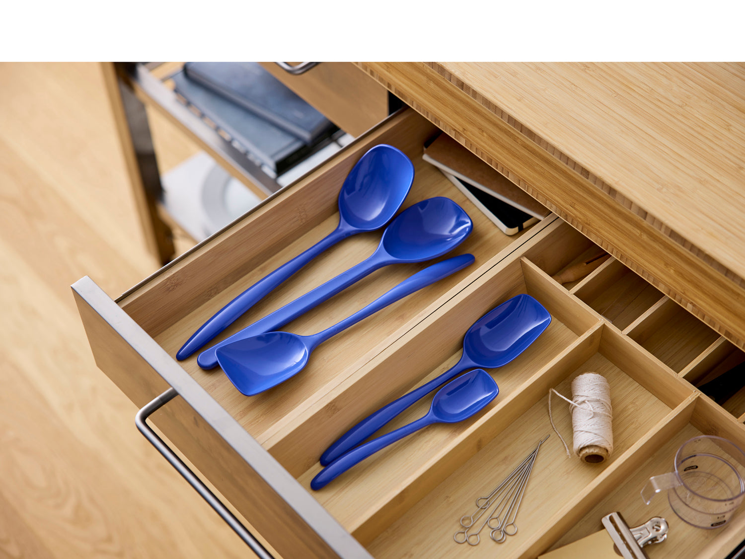 Cuillère large NEW CLASSIC en durostima® Bleu électrique Rosti - Mathon - 3