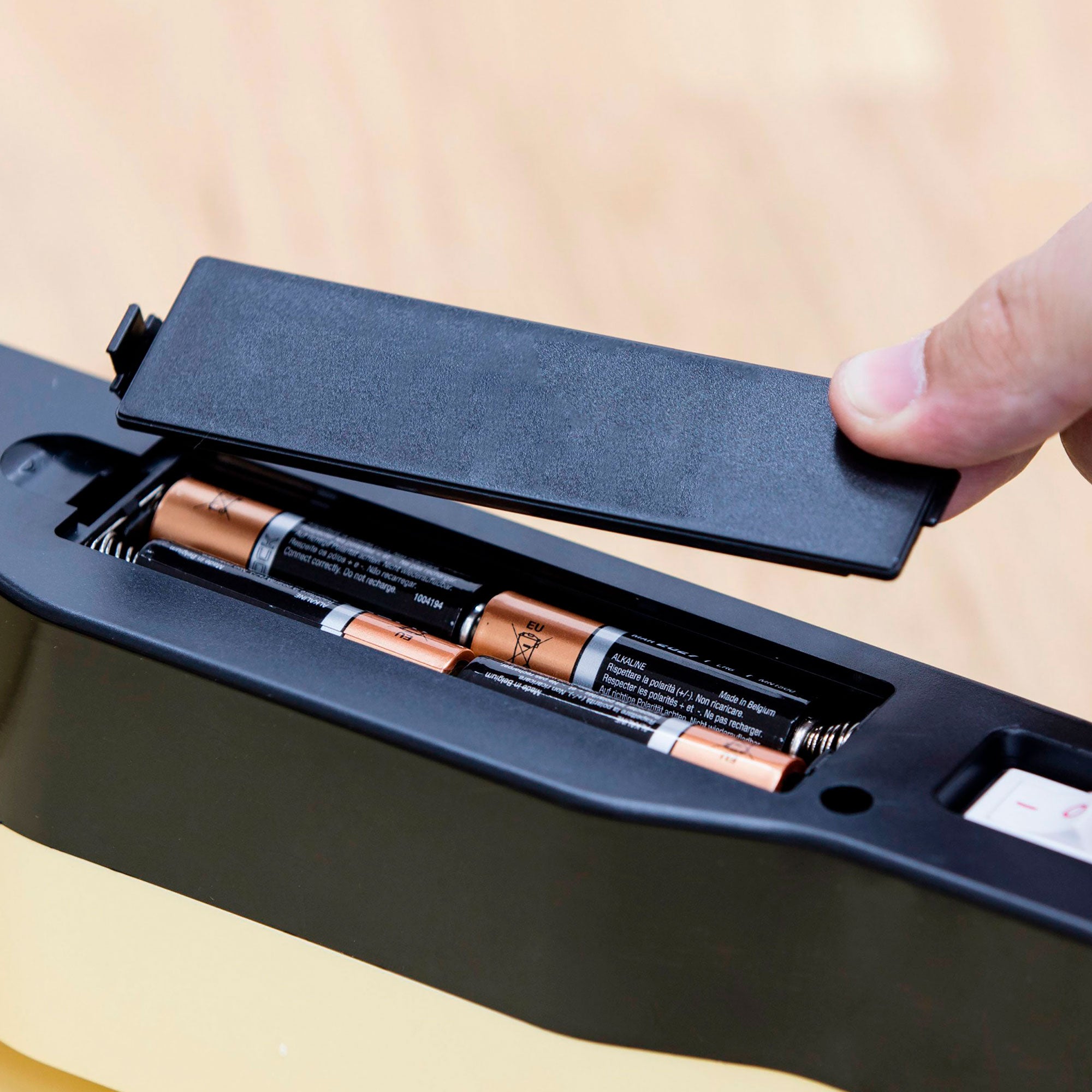 Retro Poubelle à Ouverture Automatique avec Capteur, Métal, 45 Litres, Vintage  Jaune SWKA4500YELNEU - Mathon - 5