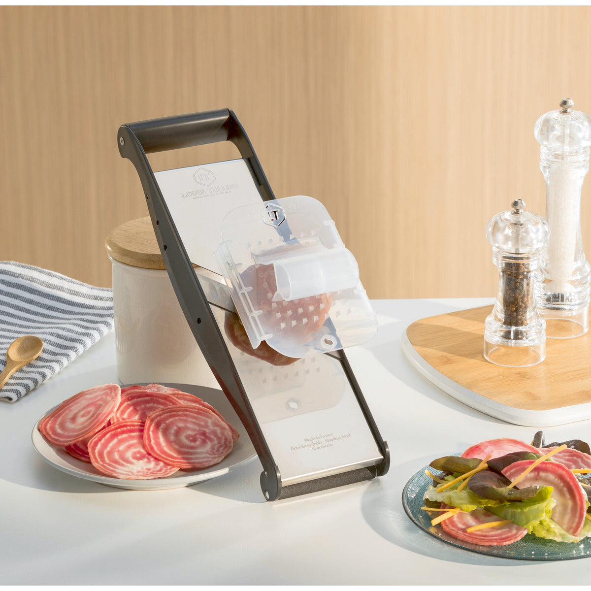 Mandoline compact Pro Basalt avec poussoir ergonomique et 2 peignes effileurs Louis Tellier - Mathon - 5