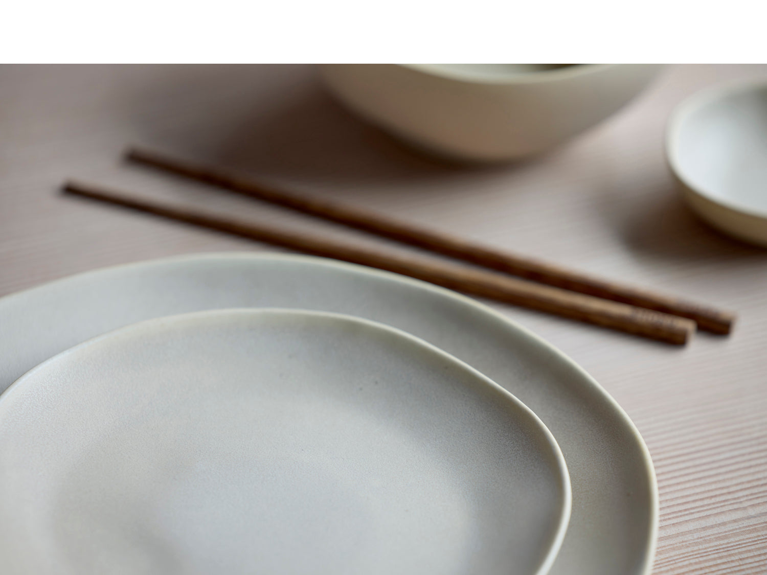 Assiette plate UMAMI en grès Beige doux Villa Collection - Mathon - 7