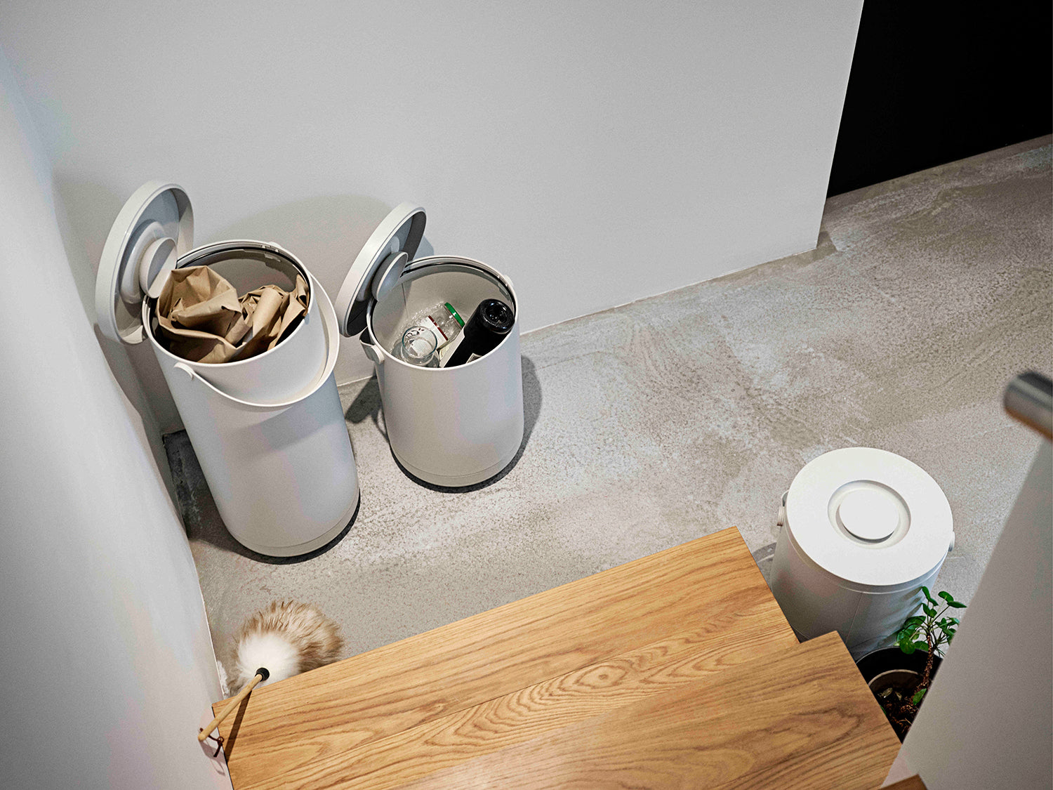 Poubelle CIRCULAR en abs et métal Gris chaud Zone Denmark - Mathon - 4