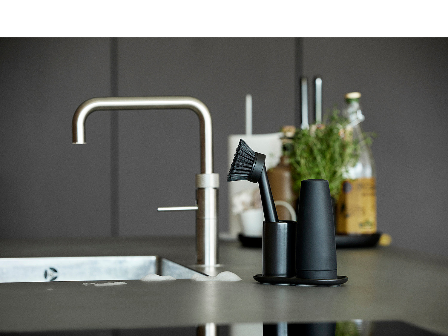 Set de vaisselle SINGLES avec squeezer et brosse Noir Zone Denmark - Mathon - 6