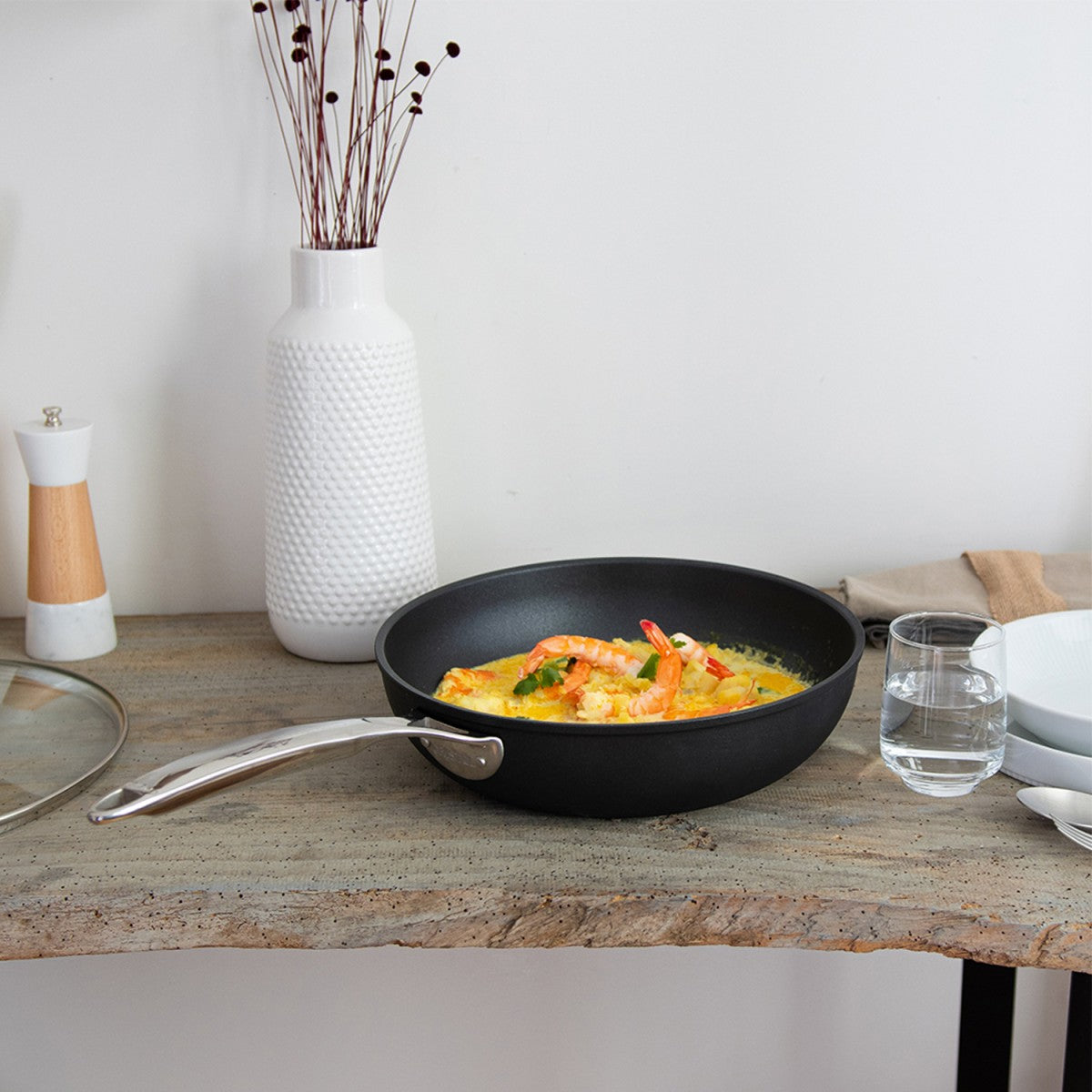 Sauteuse antiadhésive en aluminium poignée inox + couvercle 28cm Cristel - Mathon - 2