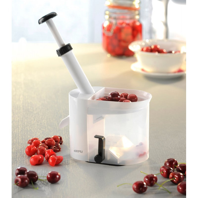 Dénoyauteur à cerises Pitra en plastique blanc Gefu - Mathon - 2