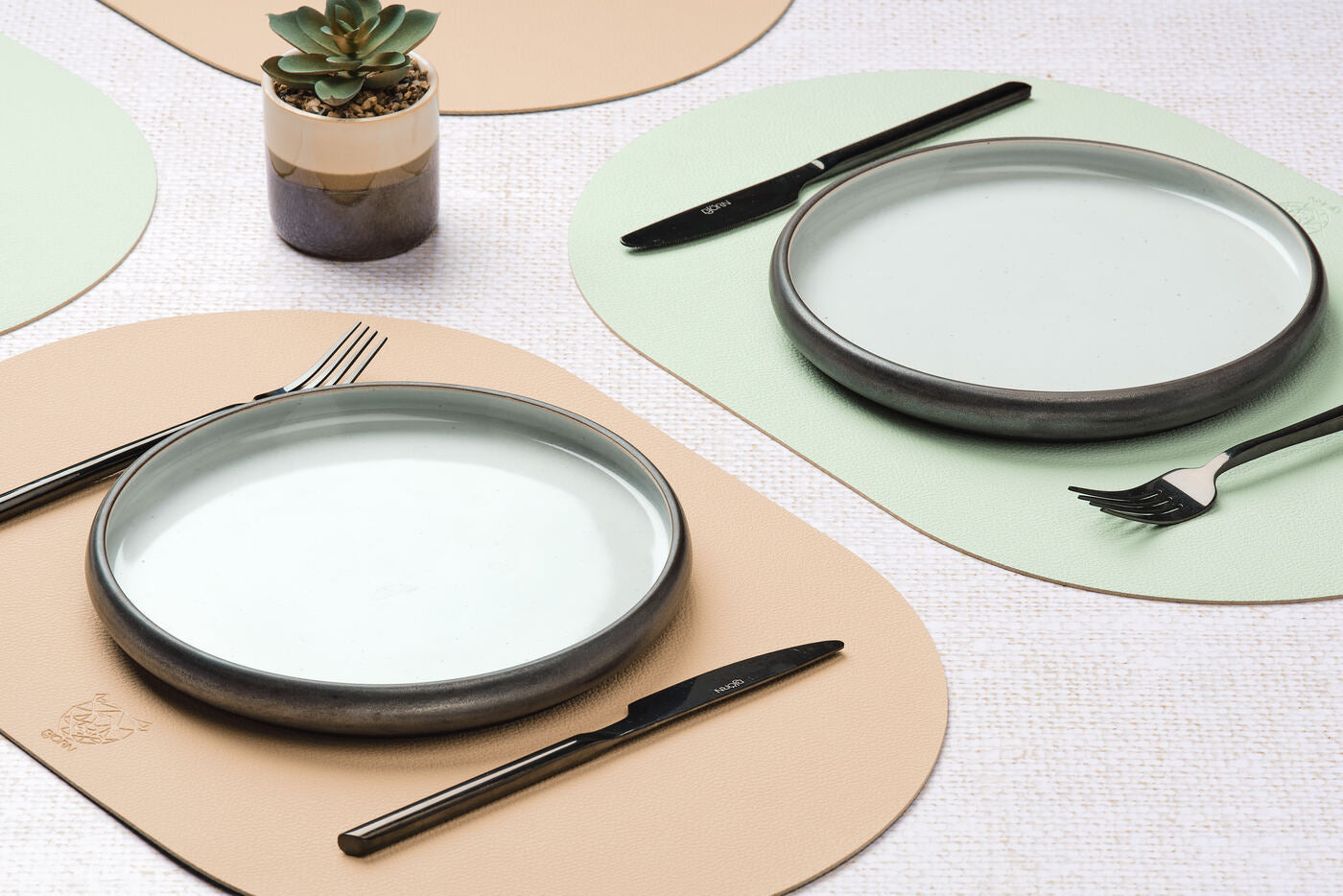 Set de table ovale réversible - 6 pièces - Cuir recyclé rose pâle et vert pâle Björn - Mathon - 2