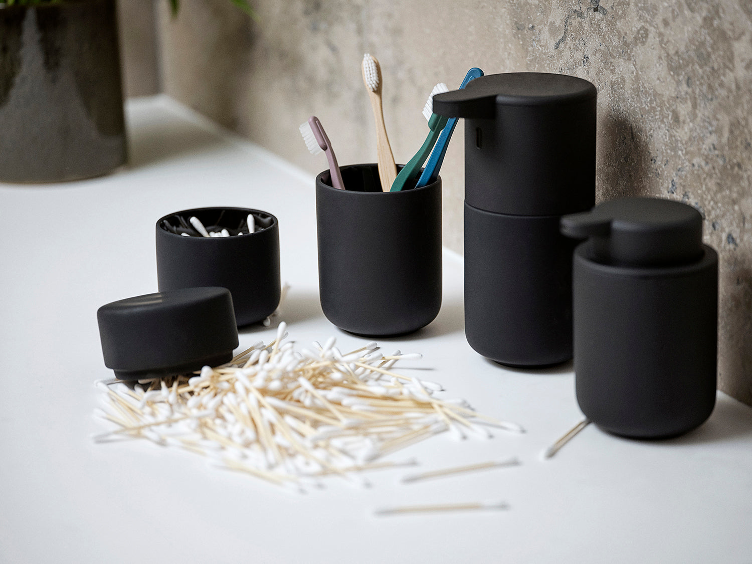 Gobelet pour brosse à dents UME en grès Noir Zone Denmark - Mathon - 9