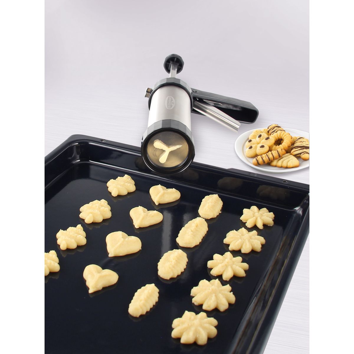 Presse-biscuit et 12 disques de motifs  Baker Edition Dr. Oetker - Mathon - 2