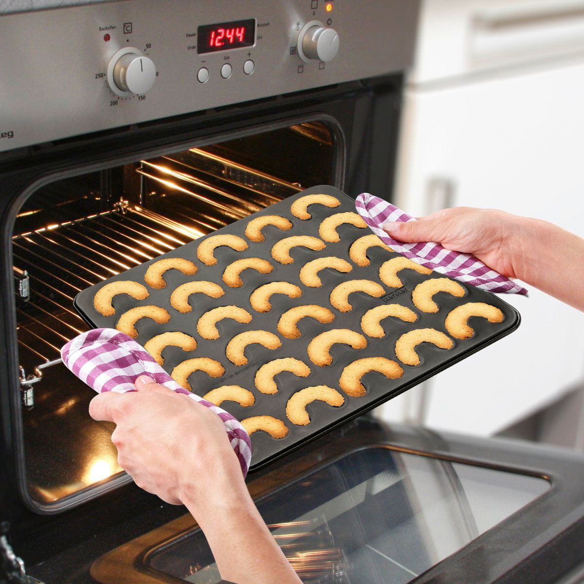 Plaque pour 30 croissants à la vanille 31 x 32 cm Zenker Special Creative Zenker - Mathon - 2