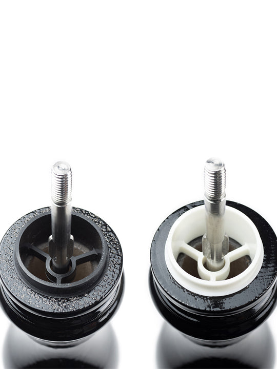 Paris Duo de moulins à poivre et à sel manuels en bois, laqué noir, 18 cm Peugeot - Mathon - 3