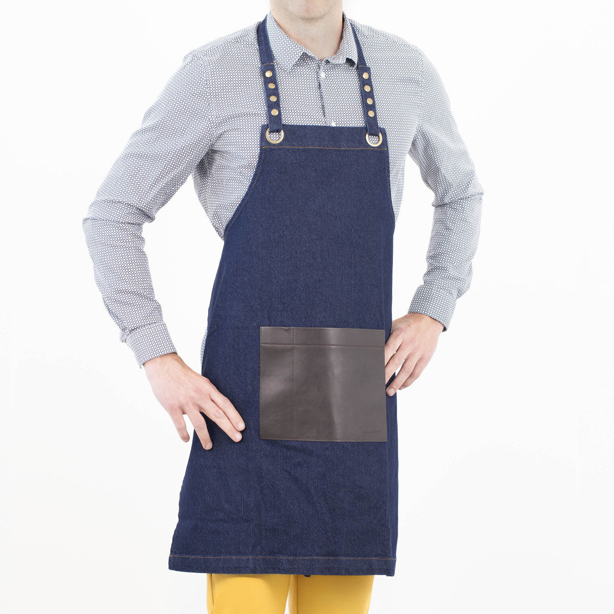 Honoré - Tablier en tissu denim avec poche en simili cuir marron Sabatier Trompette - Mathon - 2