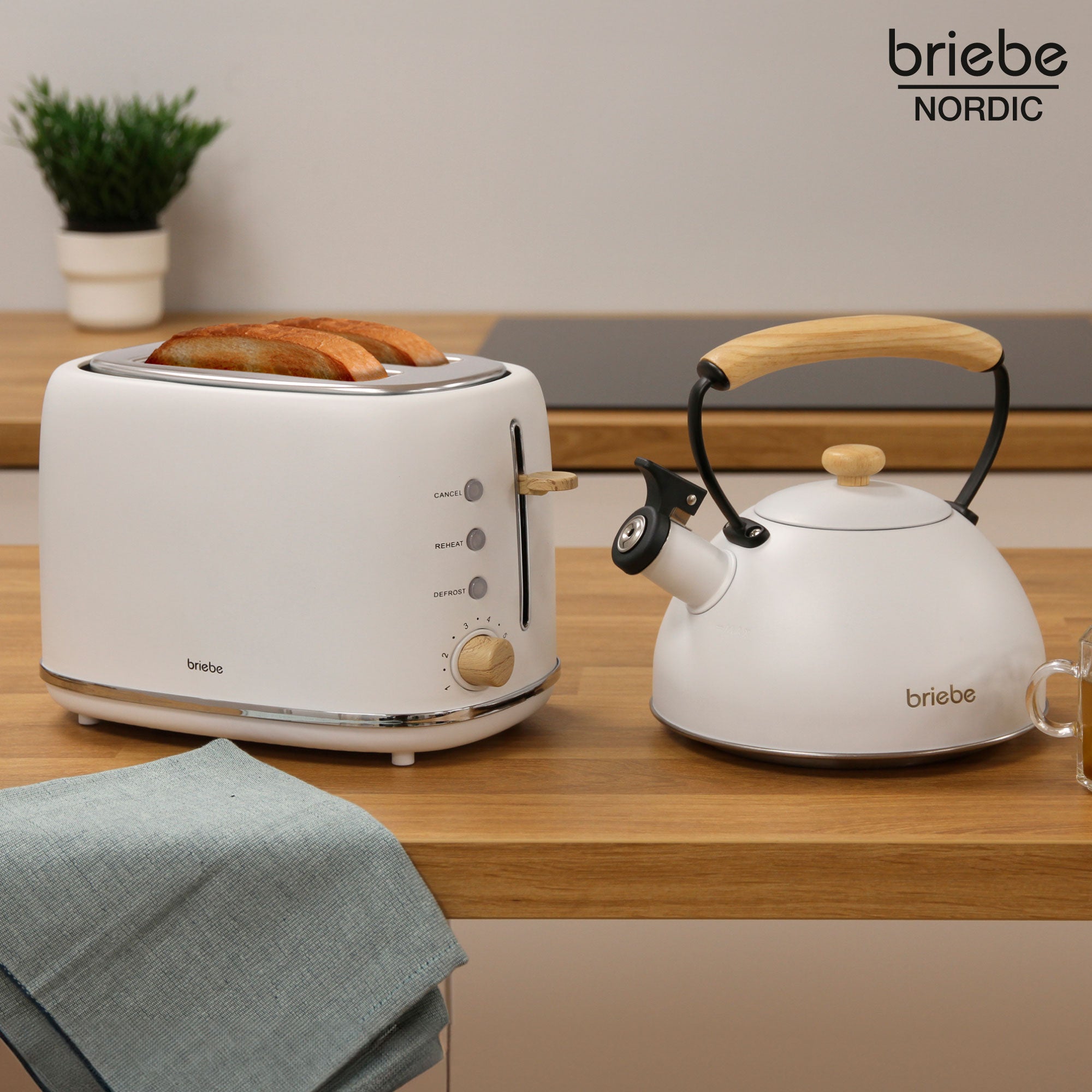 Nordic Ensemble Grille Pain 2 Fentes Larges, Bouilloire Sifflante Induction 2,3L 870 Blanc SKT1177WHT Briebe - Mathon - 2