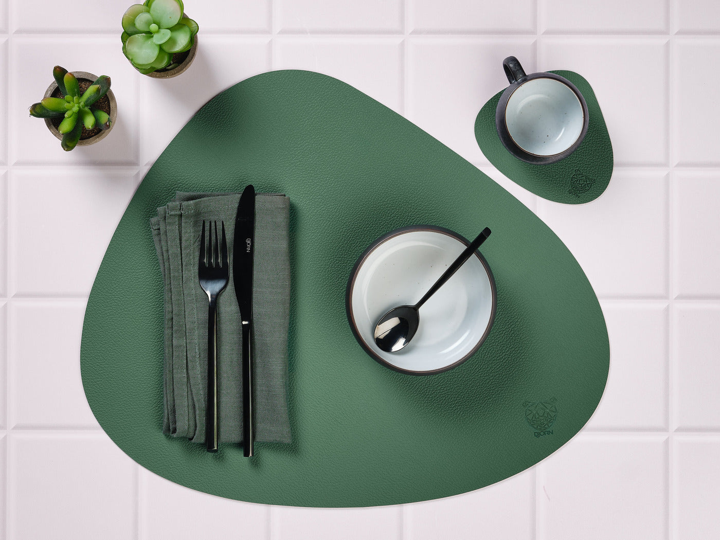 Sous-verre curve réversible - 6 pièces - Cuir recyclé jaune moutarde et vert sapin Björn - Mathon - 6