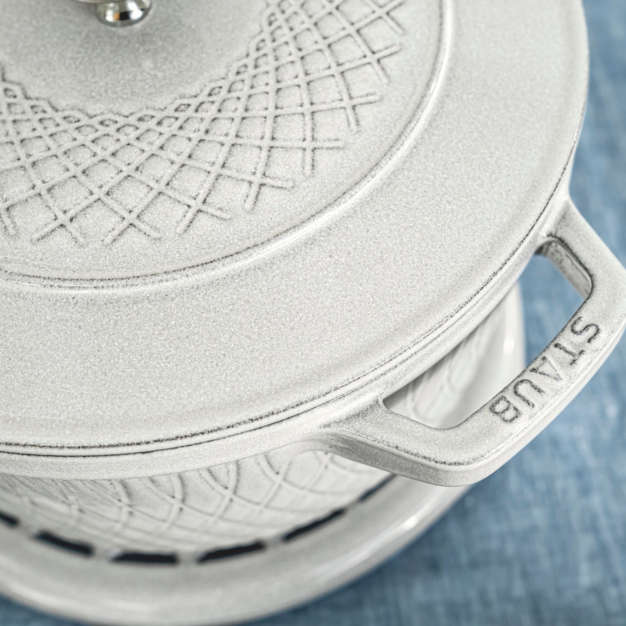 Cocotte twister 24 cm, Rond(e), Truffe blanche, Fonte Staub - Mathon - 4