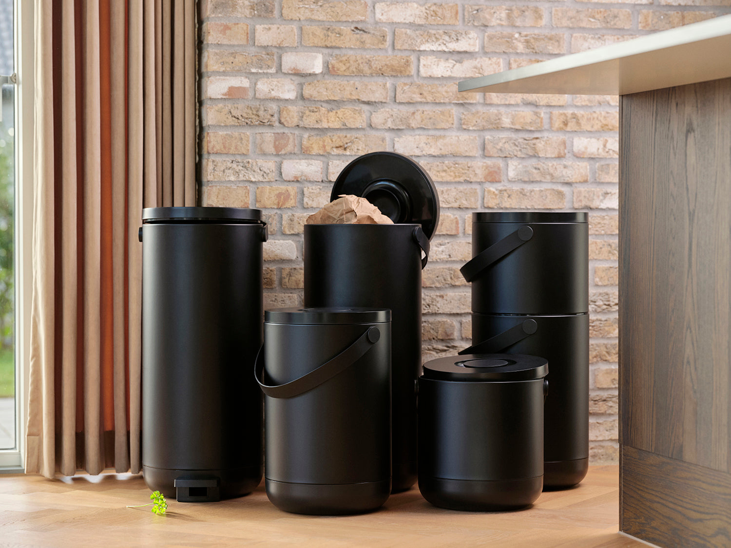 Poubelle à pédale CIRCULAR en abs et métal Noir Zone Denmark - Mathon - 7