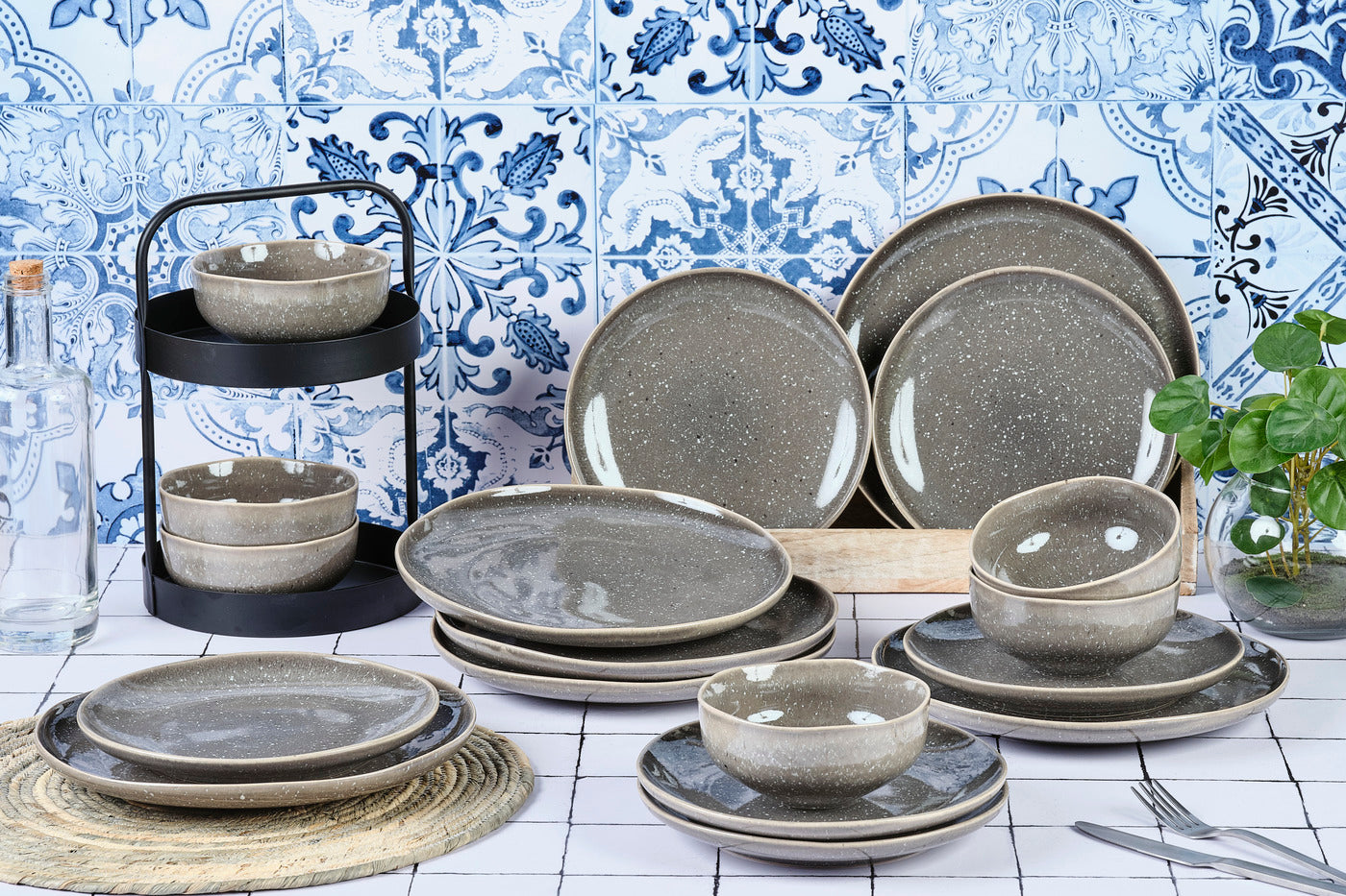 Lot de 18 set les essentiels en grès gris D Björn - Mathon - 2