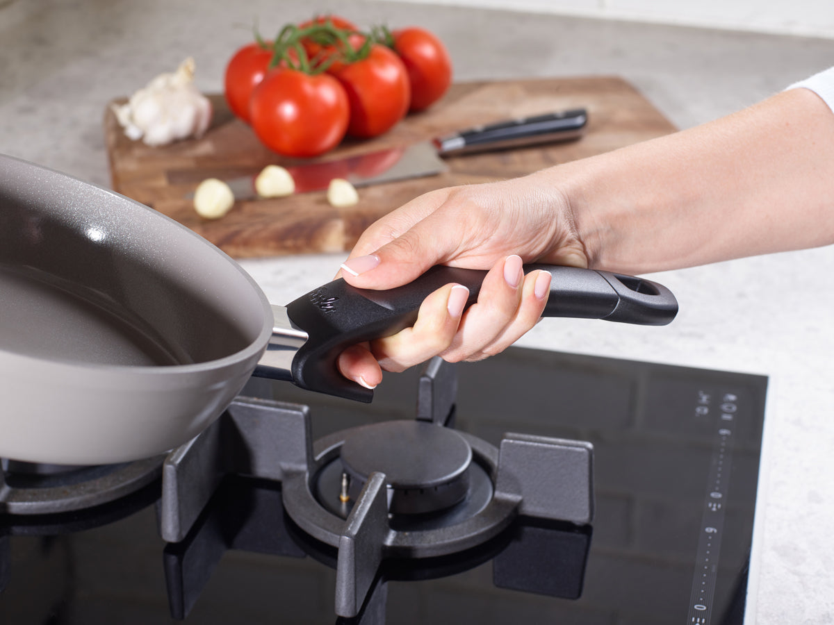 Poêle en aluminium anti-adhésive Ceratal,D24 cm- compatible induction Fissler - Mathon - 3