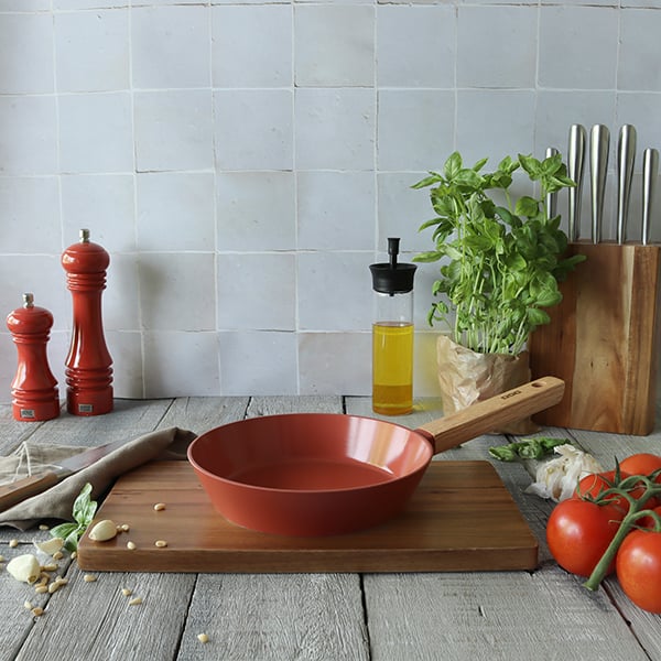 Poêle Ector induction aluminium revêtu manche en bois 20 cm rouge Ogo - Mathon - 5