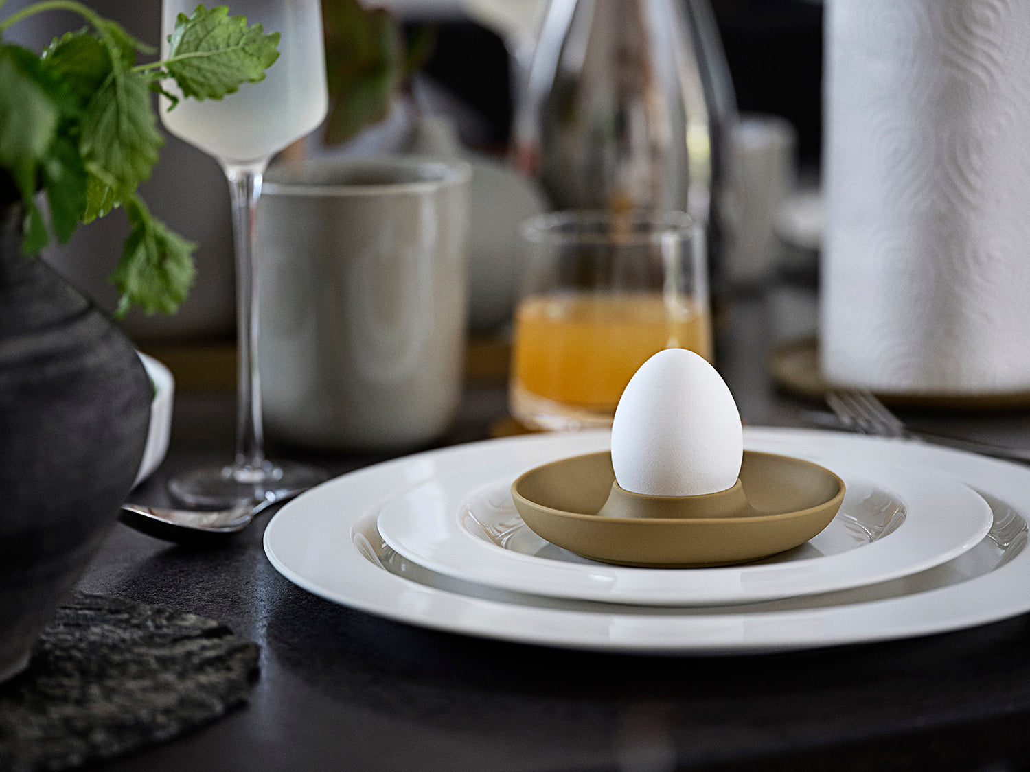 Set de 4 coquetiers avec support SINGLES en silicone Noir Zone Denmark - Mathon - 6